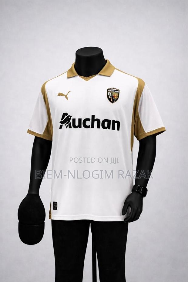 Topmost Quality Manchester N Nadrid Retro Jerseys Available in Stock · Photo 2