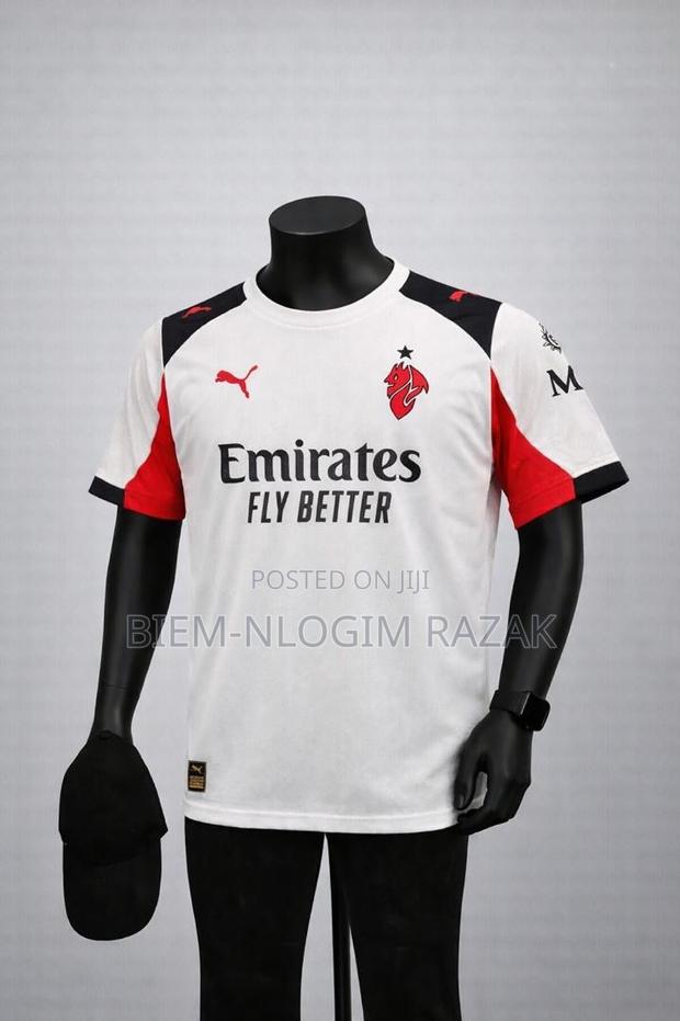 Topmost Quality Manchester N Nadrid Retro Jerseys Available in Stock · Photo 4