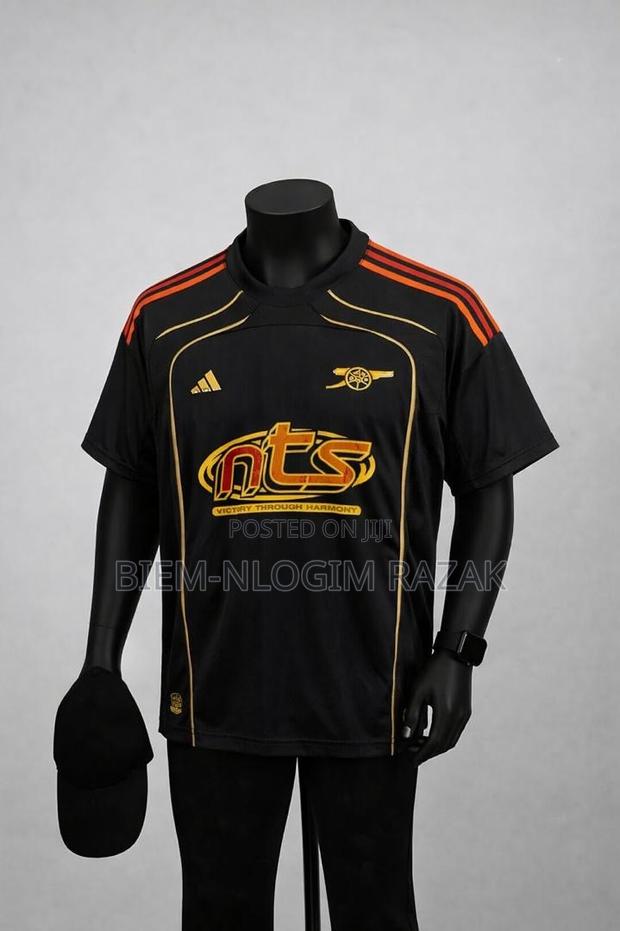 Topmost Quality Manchester N Nadrid Retro Jerseys Available in Stock · Photo 8