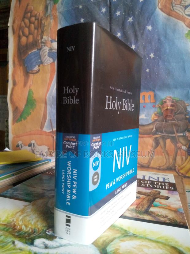 NIV Pew Worship Bible Large Print Zondervan Black Hardcover · Photo 3