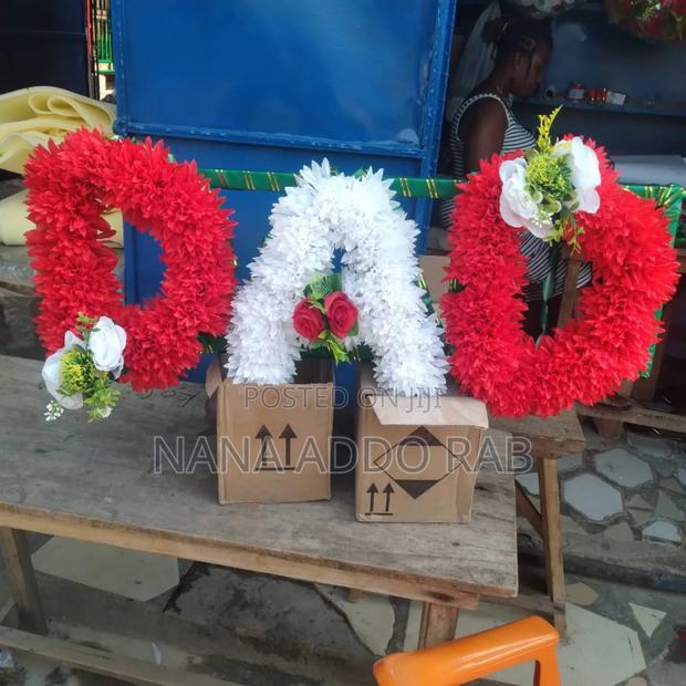 Customize Wreaths and Flowers Available for Cool Price · Photo 1
