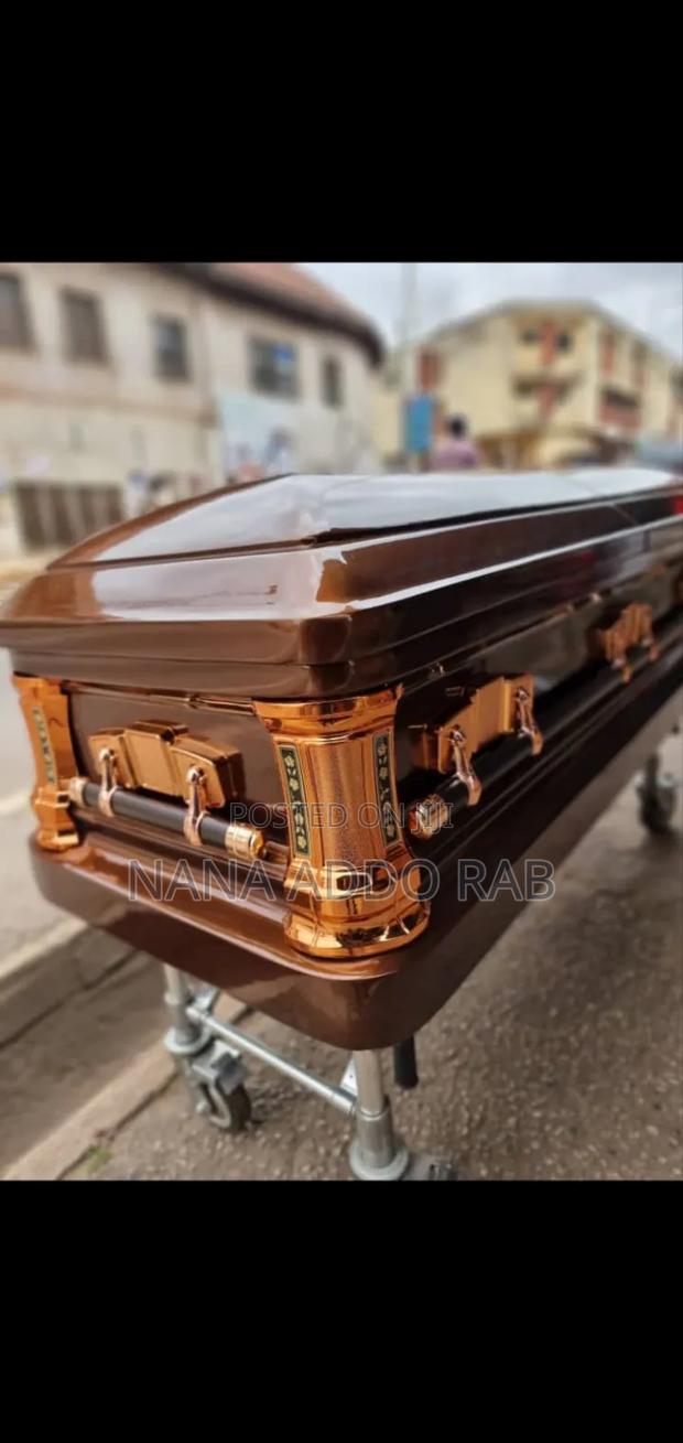 Standard Casket With Original Metal Bar.Good Interior for Cool Price · Photo 1