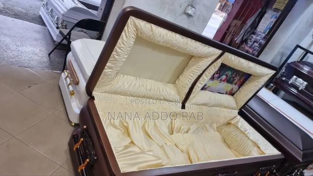 Standard Casket With Original Metal Bar.Good Interior for Cool Price · Photo 2