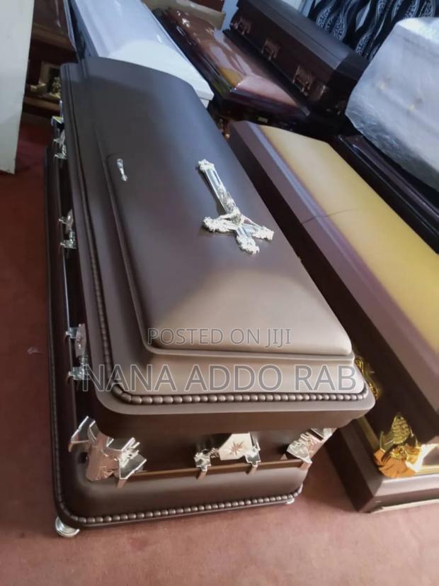 Classic Coffin for Funeral Ceremony · Photo 1