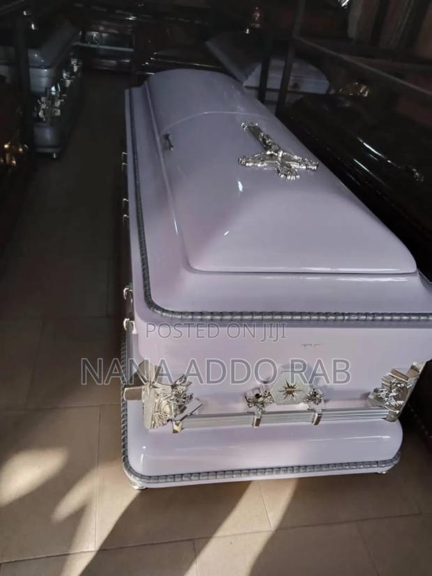 Classic Coffin for Funeral Ceremony · Photo 2