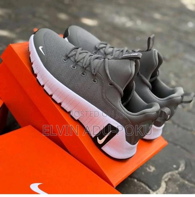 Nike Free Metcon 5 in Different Colours , Swipe > · Photo 2