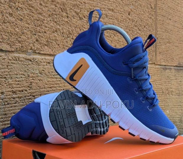 Nike Free Metcon 5 in Different Colours , Swipe > · Photo 4