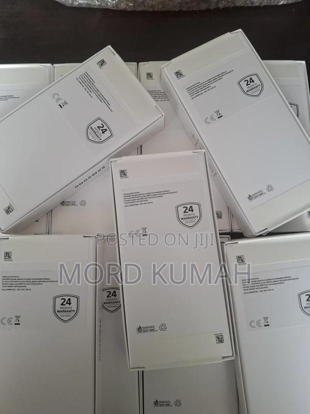 New Samsung Galaxy A17 128 GB Silver · Photo 2