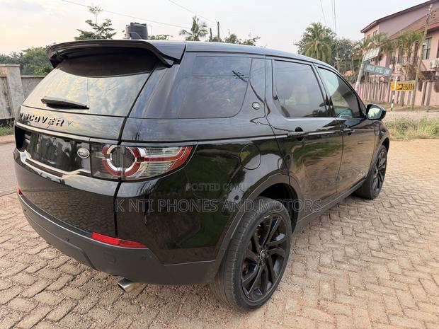 Land Rover Discovery Sport HSE LUX 2017 Black · Photo 3