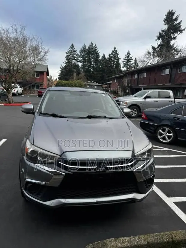 Mitsubishi Outlander SE 4dr SUV (2.4L 4cyl CVT) 2015 Gray · Photo 1