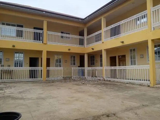 12bdrm House in CP for sale · Photo 1