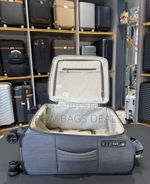 Quality Carlton London 3set Fabric Traveling Bag. · Photo 2