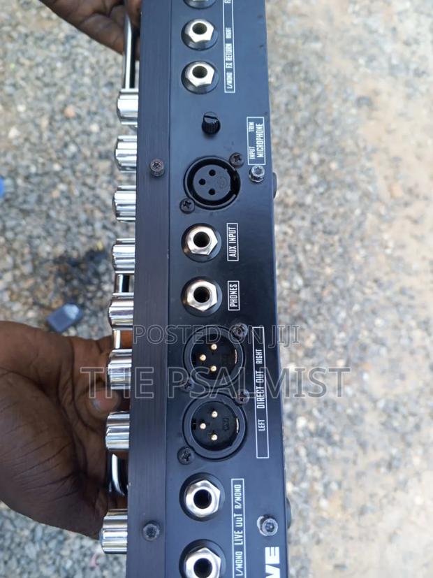 Line 6 Pod 3x Live Guitar Effect · Photo 8
