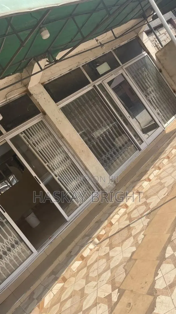 Roadside Double Shop for Rent at LAPAZ New Market · Photo 1