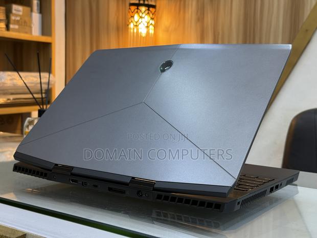 Laptop Alienware M15 R3 16GB Intel Core I7 SSD 512GB · Photo 3