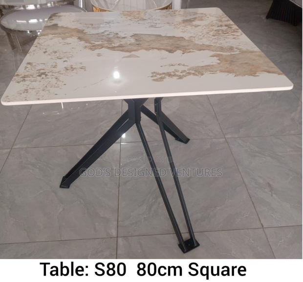 An Eye Catching Dinning Table · Photo 1