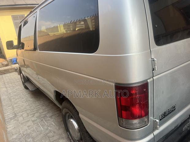 Ford E350 2010 Silver · Photo 4