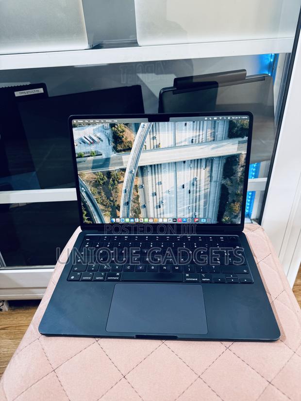 Laptop Apple MacBook Air 2022 M2 8GB Apple M2 SSD 256GB · Photo 2