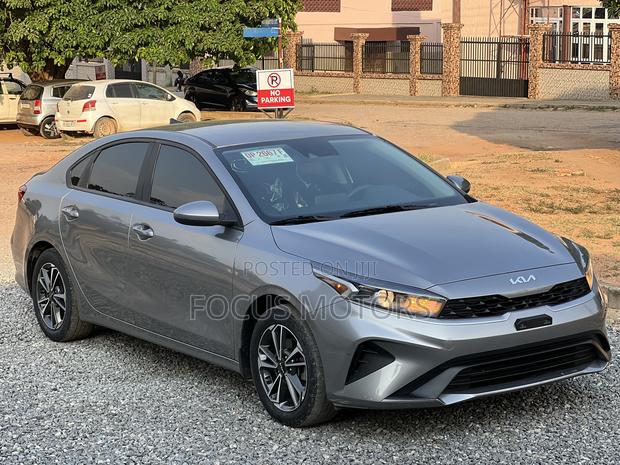 Kia Forte 2023 Gold · Photo 3