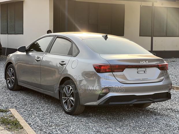 Kia Forte 2023 Gold · Photo 5