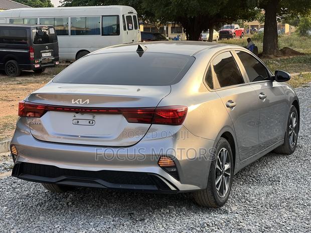 Kia Forte 2023 Gold · Photo 6