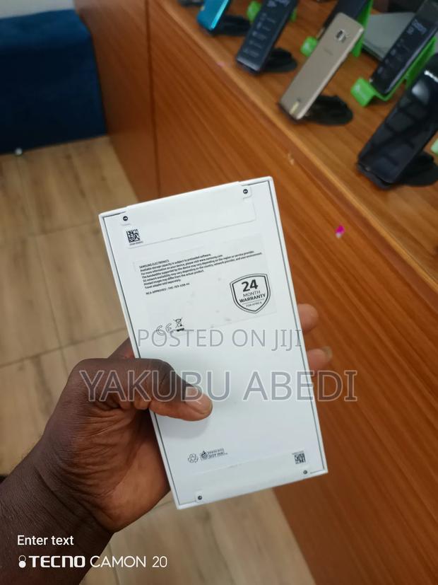 New Samsung Galaxy A56 128 GB Silver · Photo 3