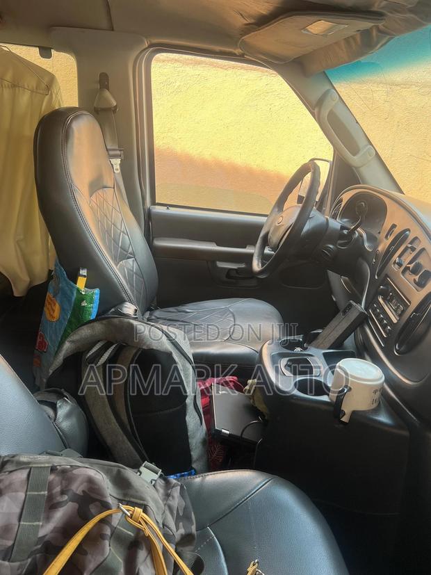 Ford E350 2010 Silver · Photo 5