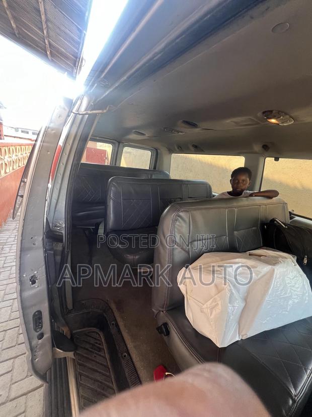 Ford E350 2010 Silver · Photo 6
