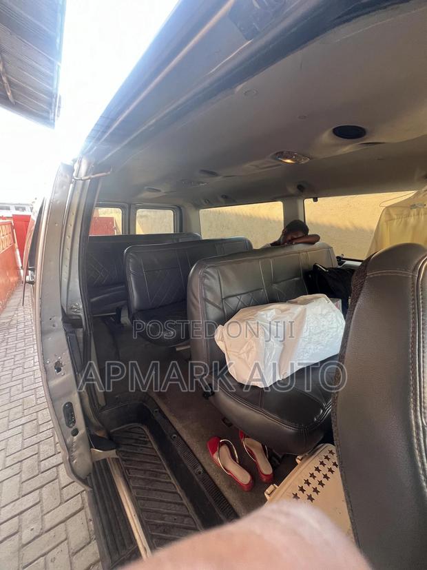 Ford E350 2010 Silver · Photo 7