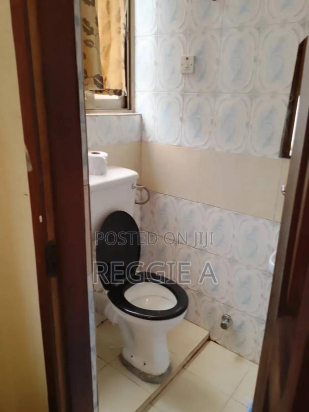 ¢150 a Day, Private Ensuite Bedroom in a Shared Flat · Photo 5