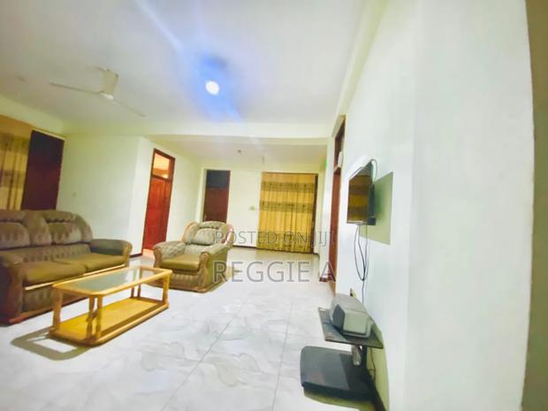 ¢150 a Day, Private Ensuite Bedroom in a Shared Flat · Photo 7