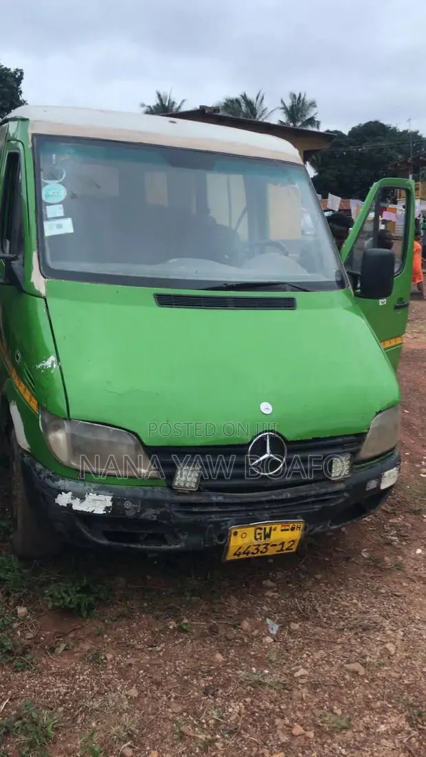 Mercedes-Benz Sprinter 2000 Green · Photo 1