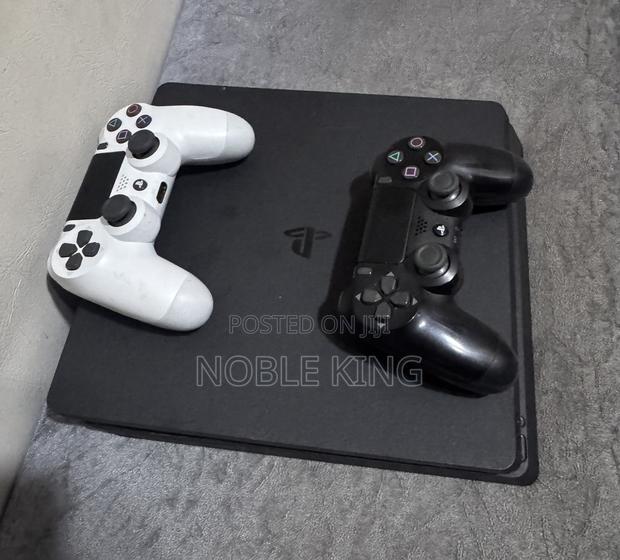 Playstation 4 · Photo 1