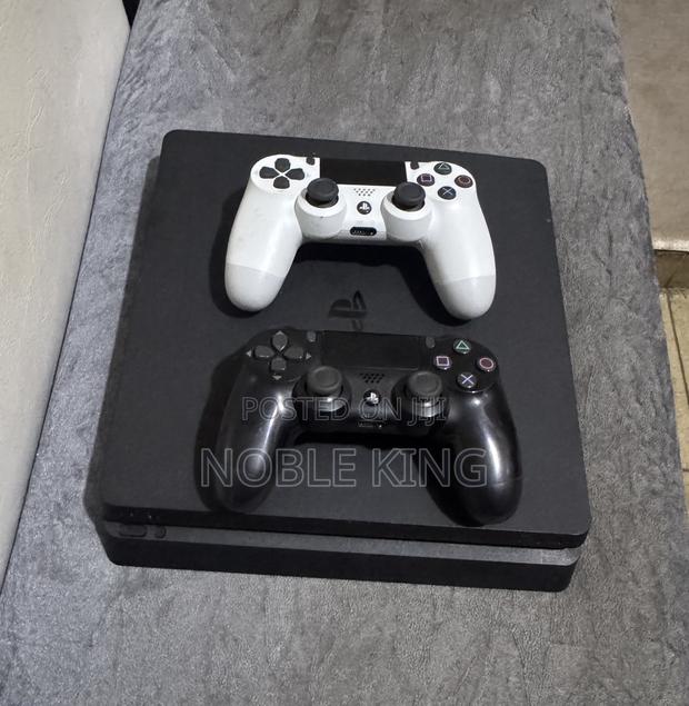 Playstation 4 · Photo 2