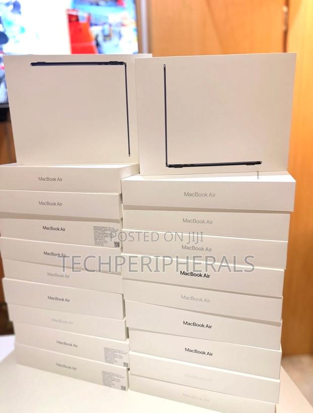 New Laptop Apple MacBook Air 16GB Apple M4 SSD 512GB · Photo 1