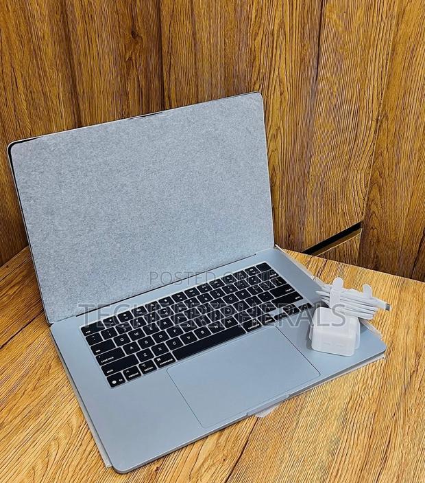 New Laptop Apple MacBook Air 16GB Apple M4 SSD 512GB · Photo 2