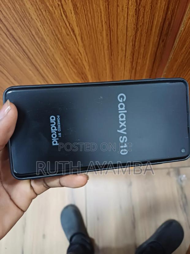 New Samsung Galaxy S10 128 GB Black · Photo 1