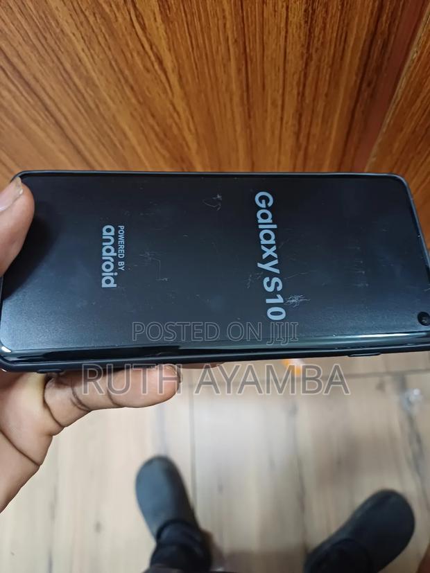 New Samsung Galaxy S10 128 GB Black · Photo 2