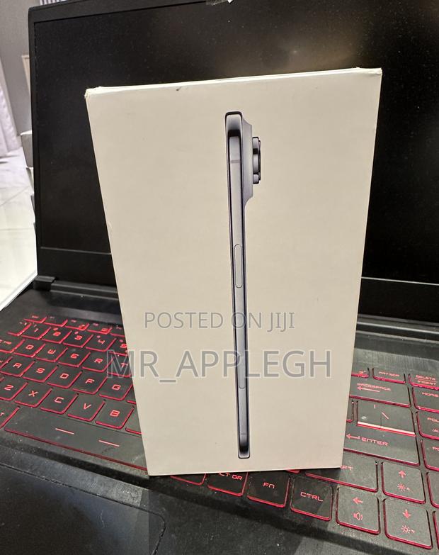 New Apple iPhone Air 512 GB Blue · Photo 2