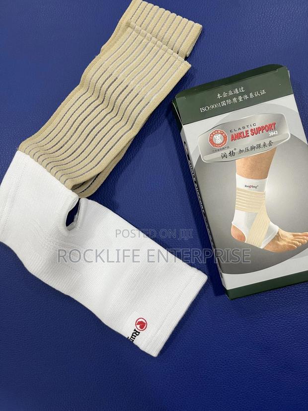 Elastic Ankle Support · Photo 2