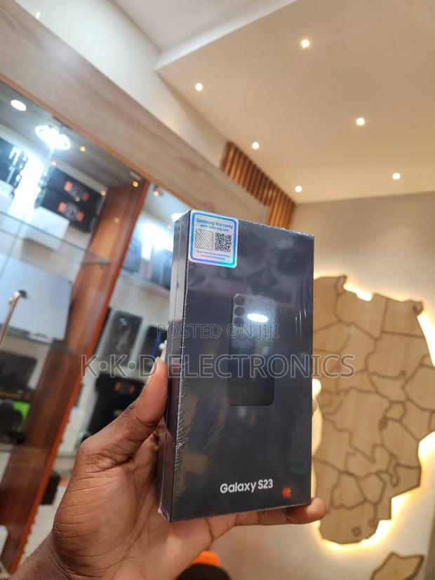 New Samsung Galaxy S23 128 GB Black · Photo 3