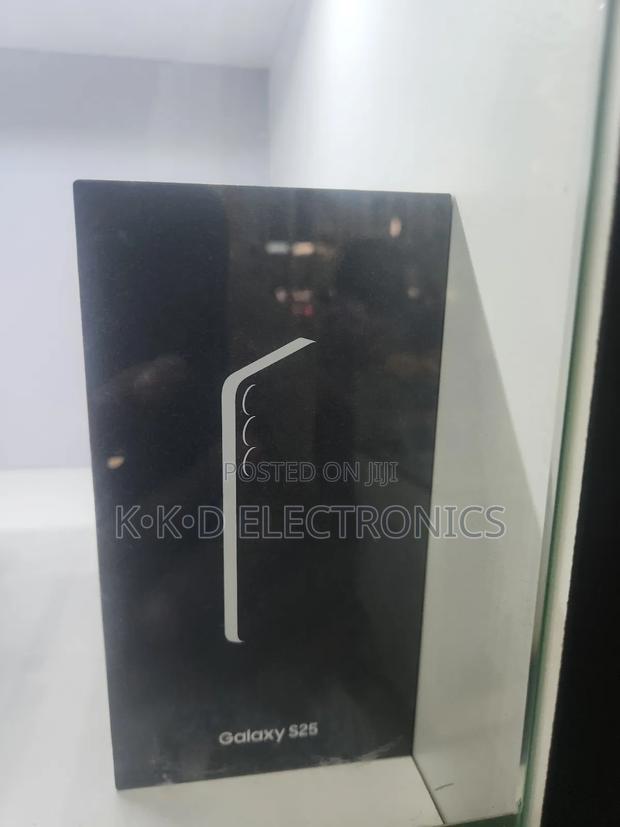 New Samsung Galaxy S25 128 GB Black · Photo 2