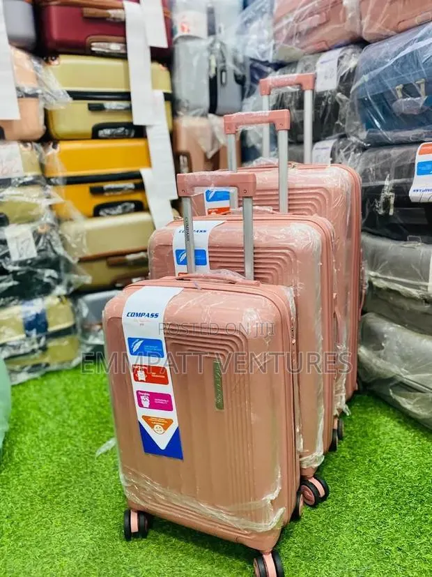 Travelling Suit Cases Set · Photo 1