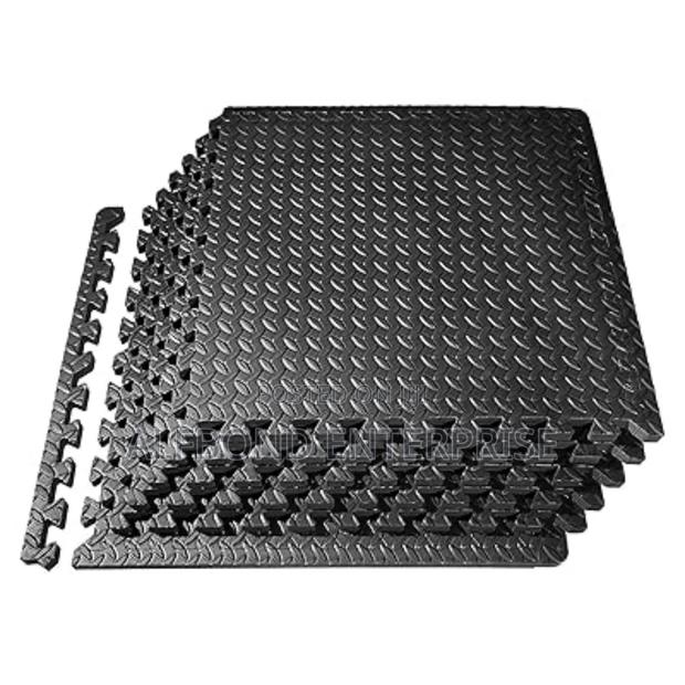 Gym Floor Mat 4ft Square · Photo 1