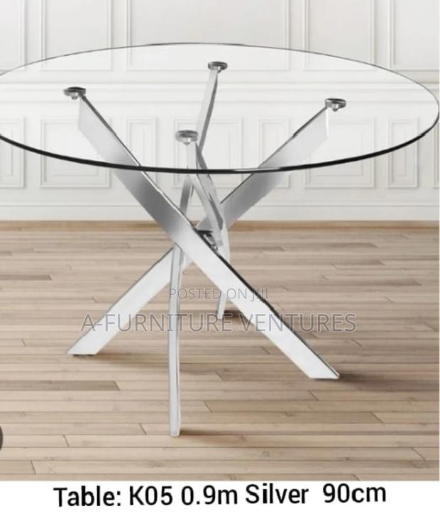 90cm Round Glass Table · Photo 1