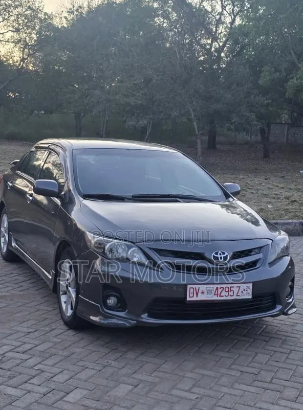 Toyota Corolla S 4dr Sedan (1.8L 4cyl 4A) 2013 Gray · Photo 1