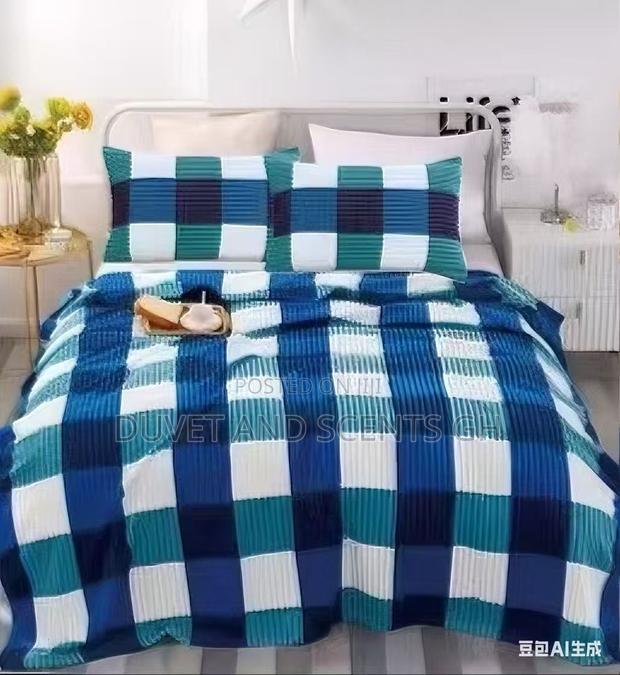 Super Comfy And Fluffy Flannel Blankets With 2 Pillowcases · Photo 2