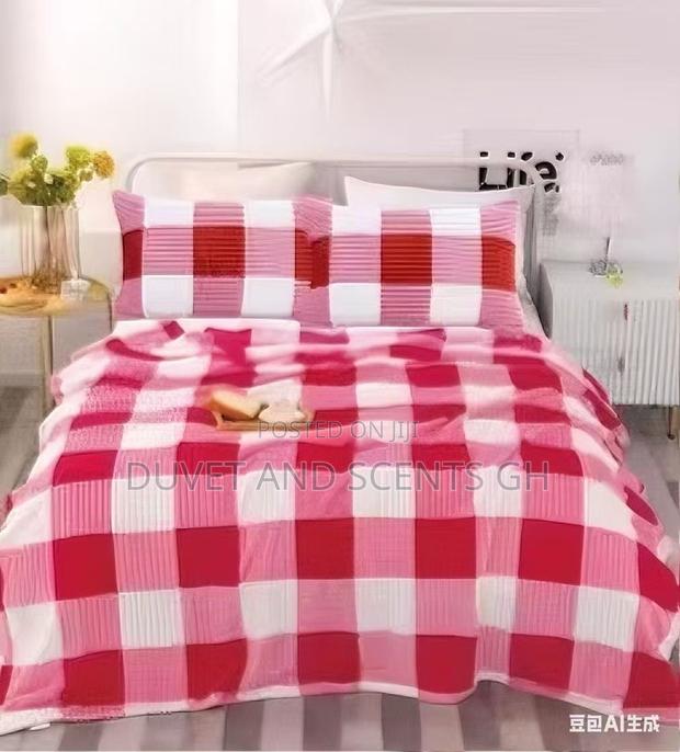 Super Comfy And Fluffy Flannel Blankets With 2 Pillowcases · Photo 3