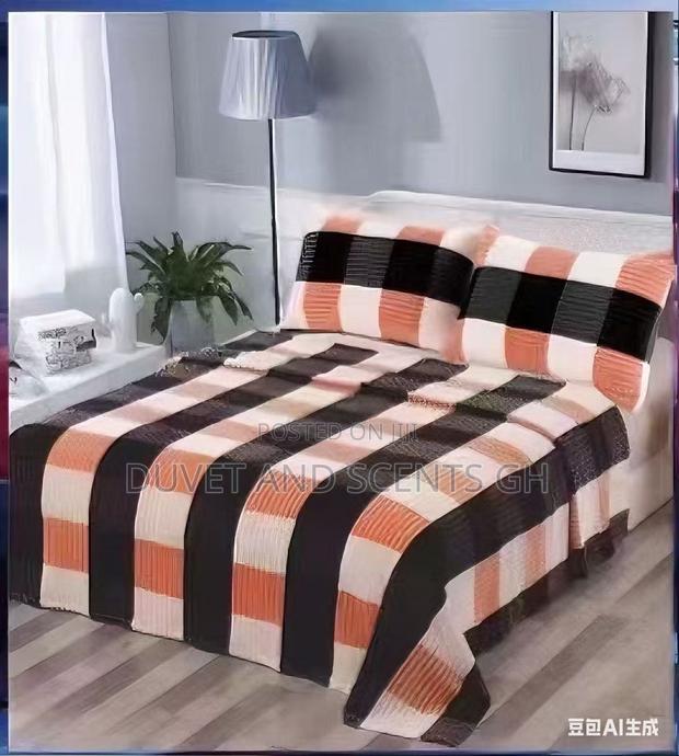 Super Comfy And Fluffy Flannel Blankets With 2 Pillowcases · Photo 4