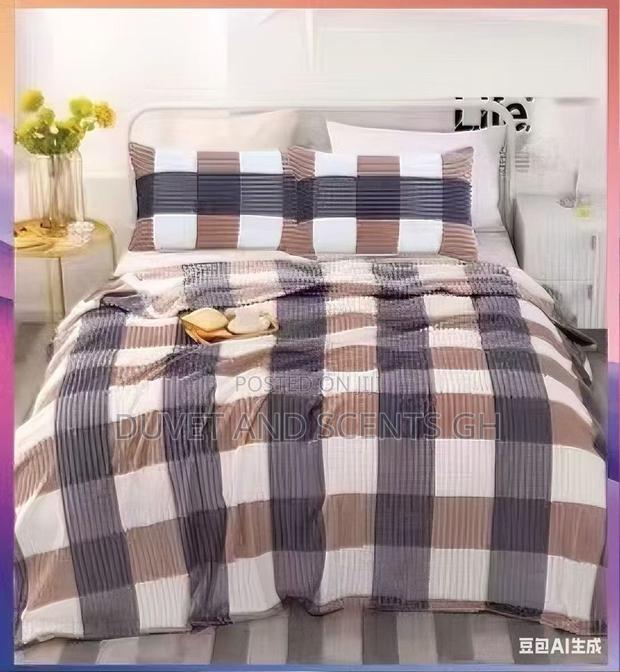 Super Comfy And Fluffy Flannel Blankets With 2 Pillowcases · Photo 1